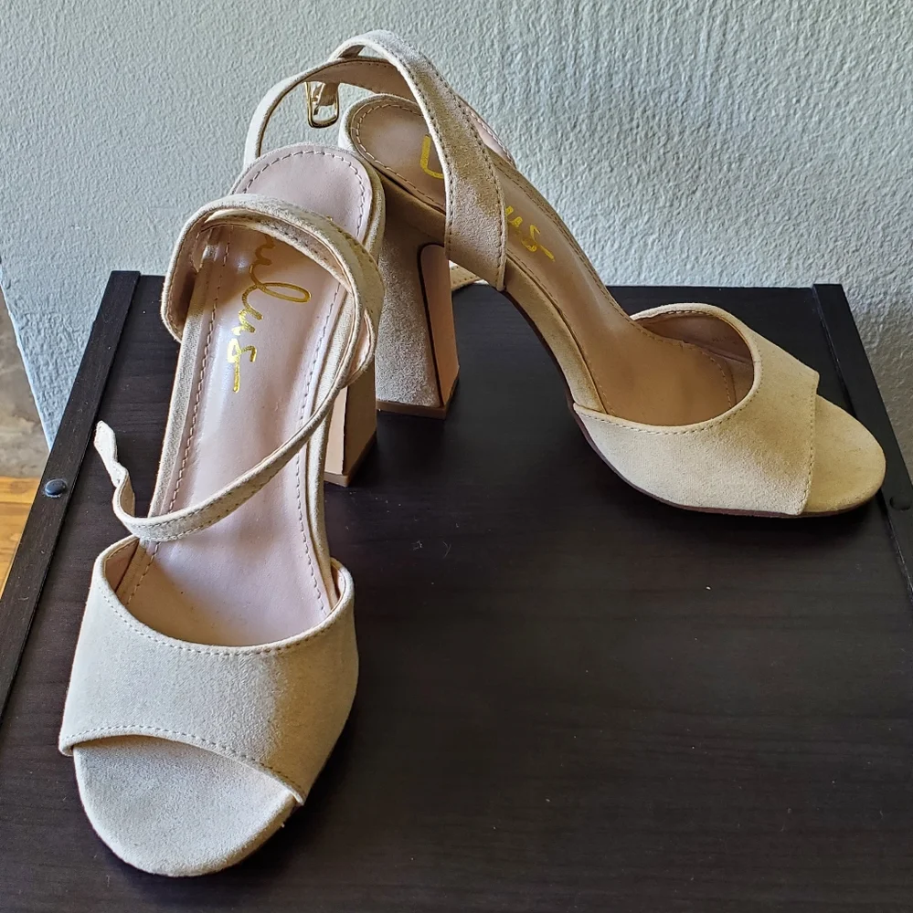 Lulu's natural suede heels. - Picture 1 of 4